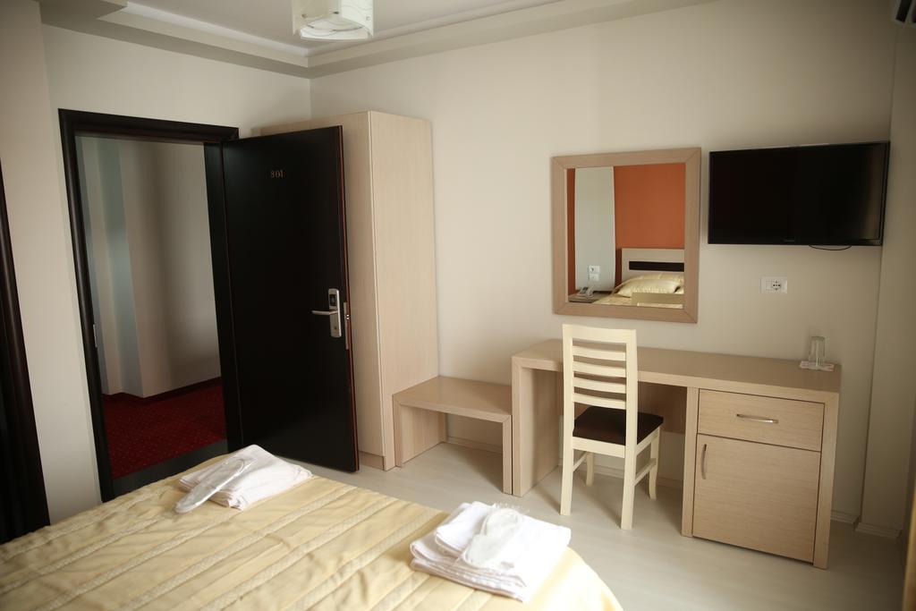 Hotel Pogradeci Bilik gambar