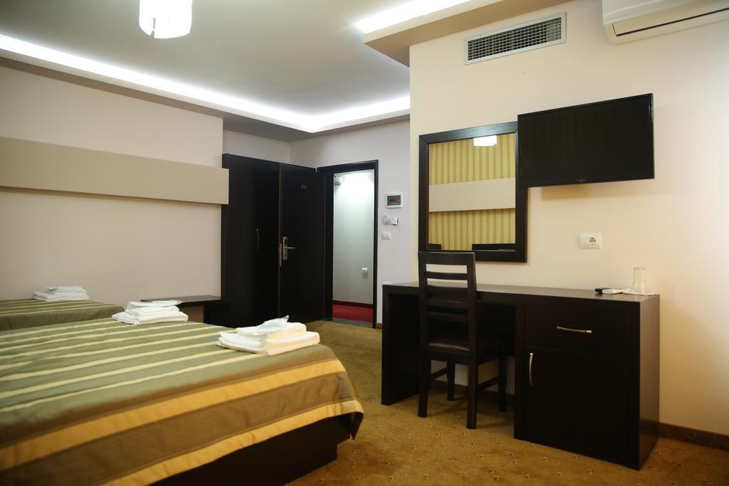 Hotel Pogradeci Bilik gambar
