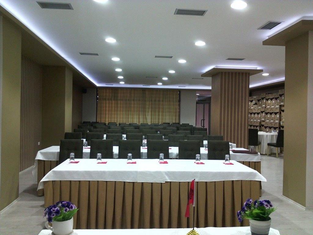 Hotel Pogradeci Luaran gambar